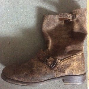 Frye boots size 10 distressed engineer